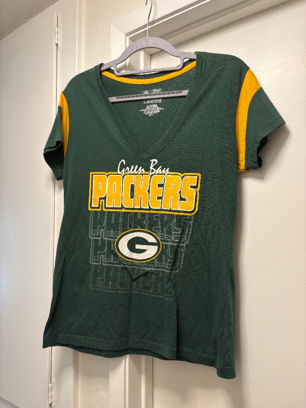 NFL Green Bay Packers v-neck tshirt - size small